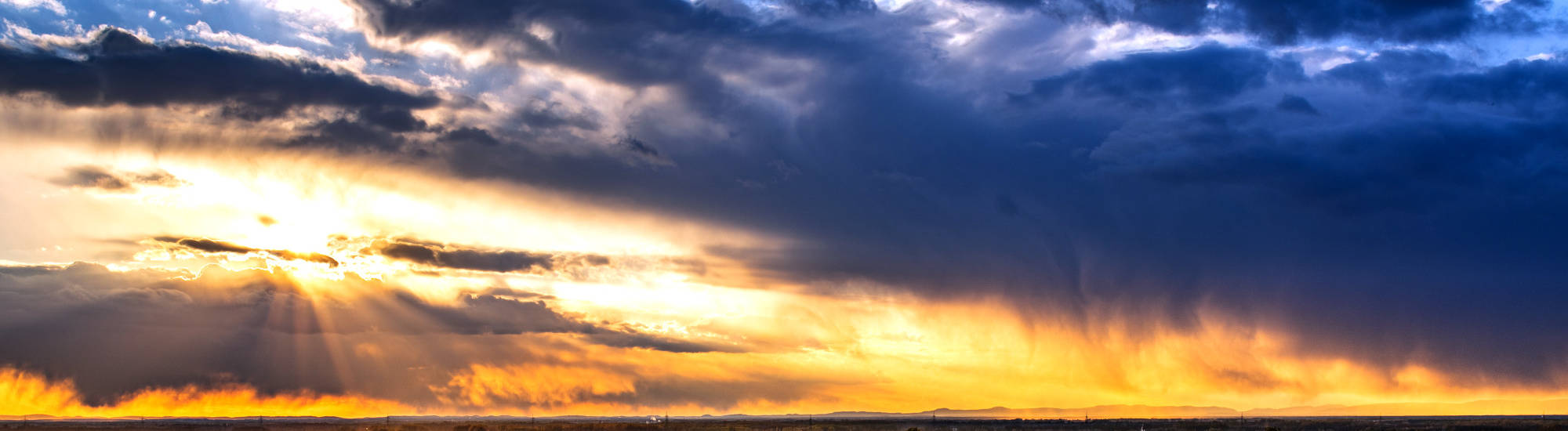 Aufziehendes Gewitter im Nordschwarzwald / Rheinebene im Frühling 2021 (HDR, Lightroom)