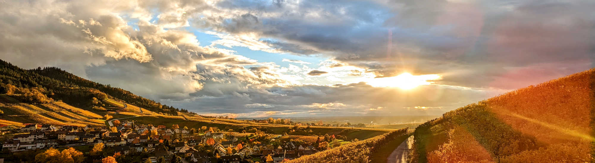 Herbstlicher Sonnenuntergang im Nordschwarzwald. Aufgenommen mit meinem Google Pixel 6.